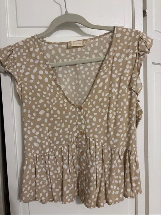 Altar'd State Tops - Altar'd State Beige and White Polka Dot Flutter Sleeve Blouse